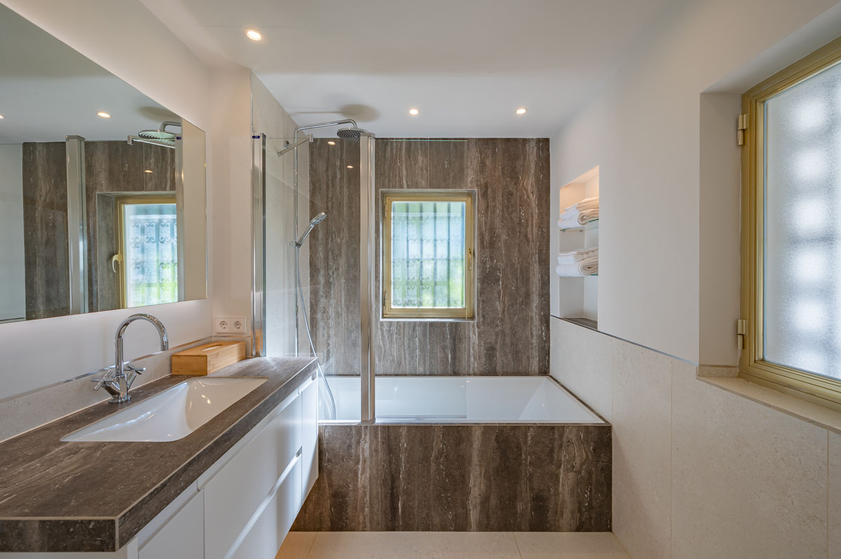 En suite bathroom